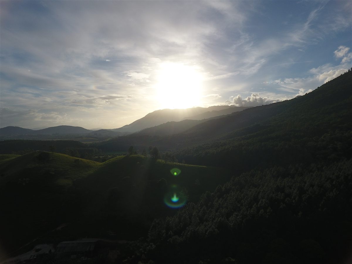 Pôr do sol sobre o vale